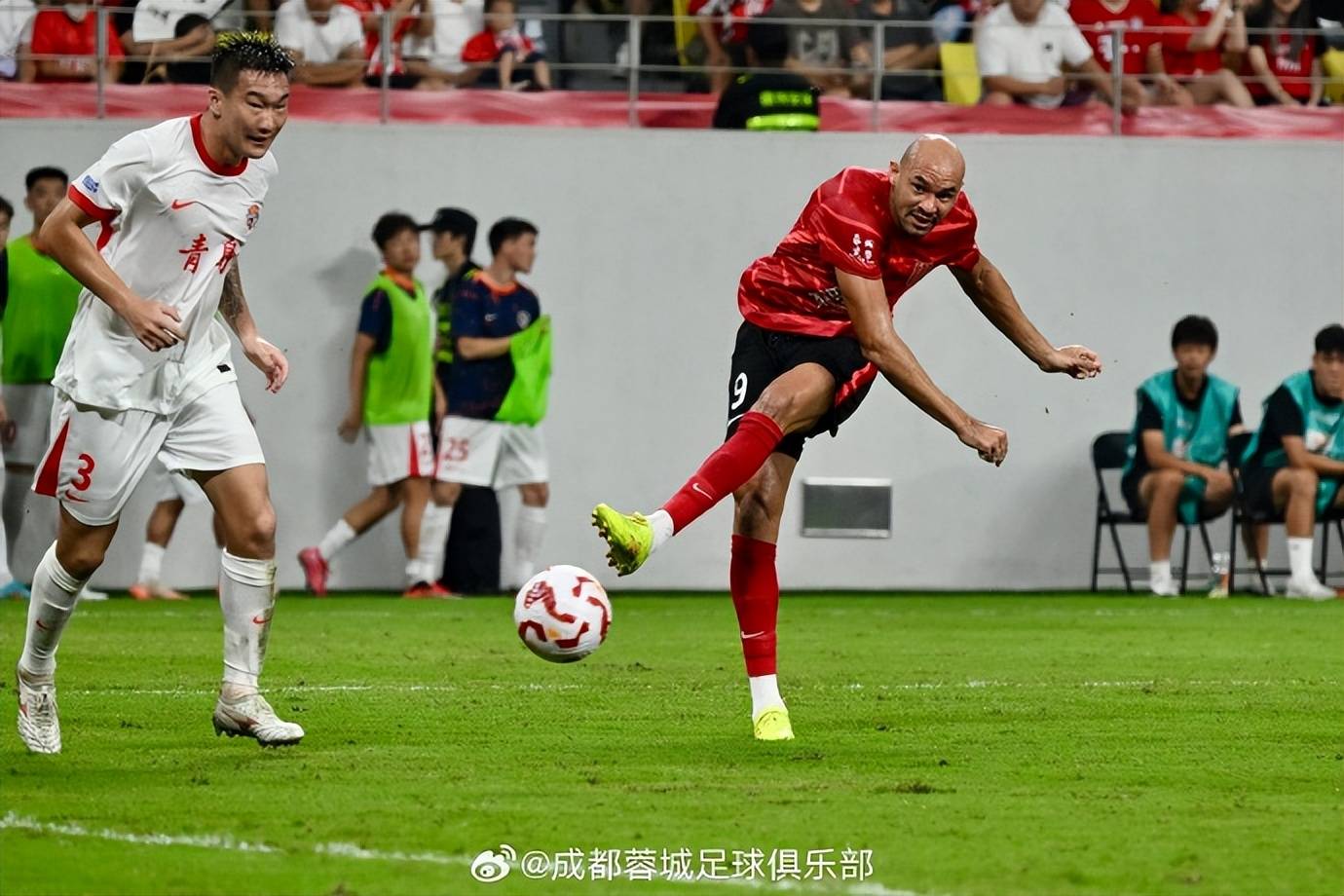 关于里程碑夜成都蓉城扳平良机，国王杯赛前刷纪录，赛场秩序良好，赛程密集仍需轮换的信息