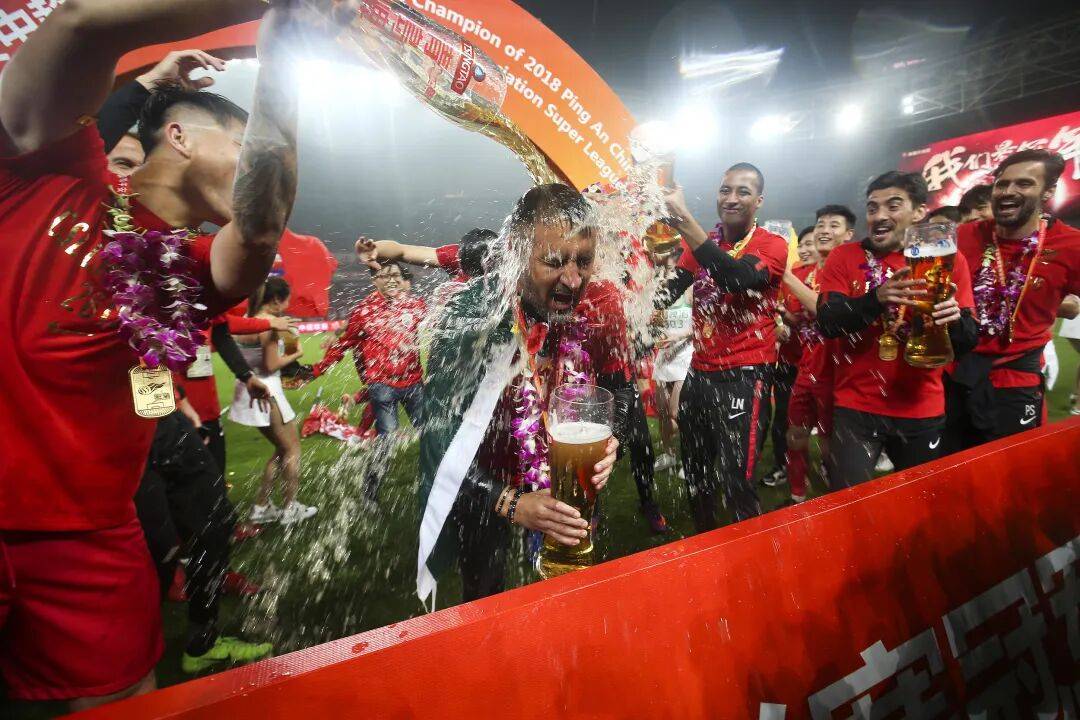 英雄联盟官网-包含上海海港迎英超关键赛，集结日队长鼓劲，震撼外界，球队文化再被提及的词条